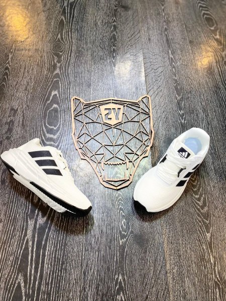 بوت من ADIDAS